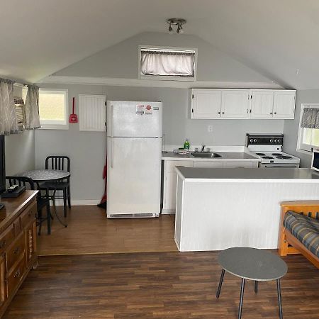 Merland Park Cottages And Motel Пиктън Екстериор снимка