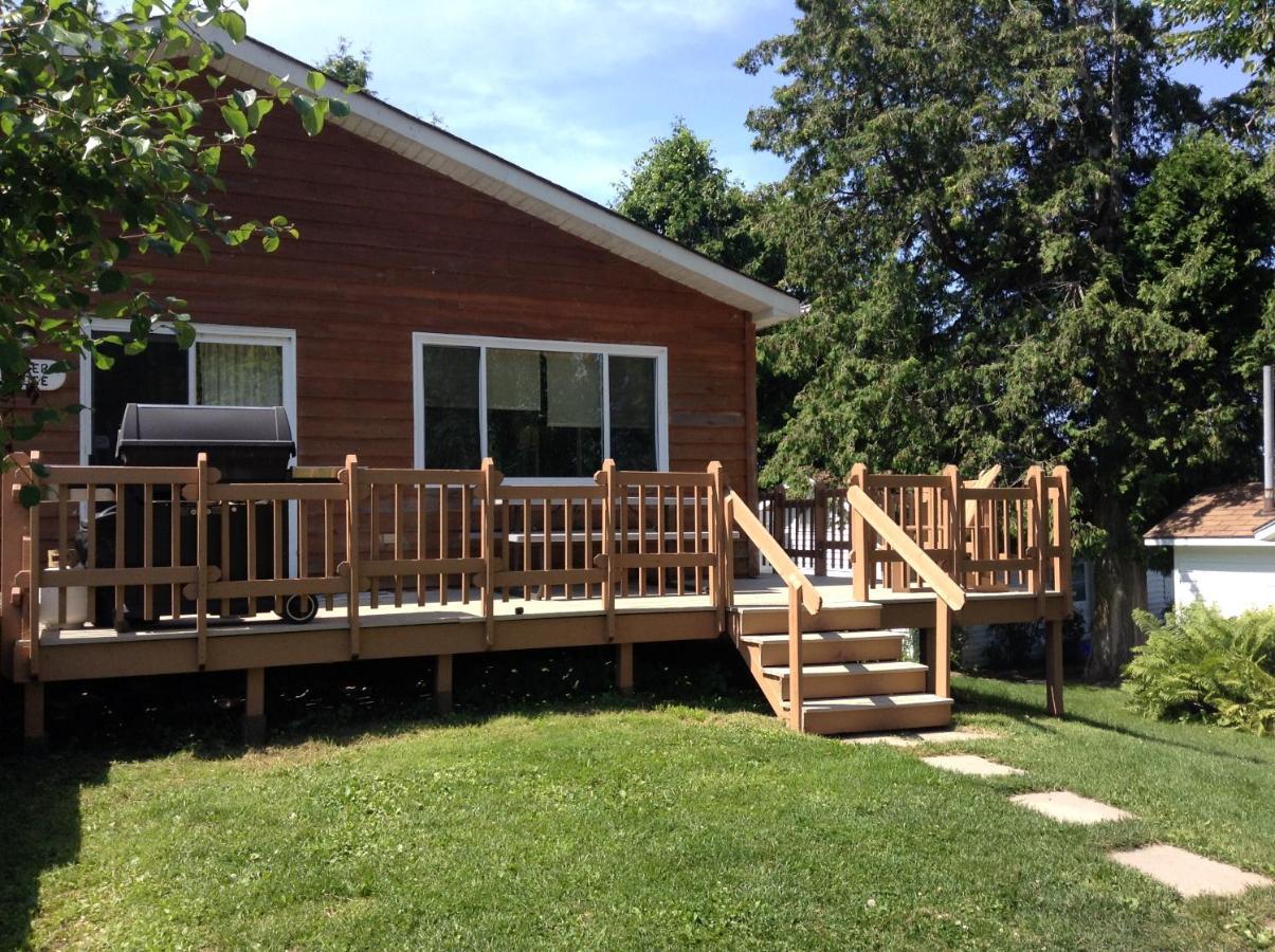 Merland Park Cottages And Motel Пиктън Екстериор снимка