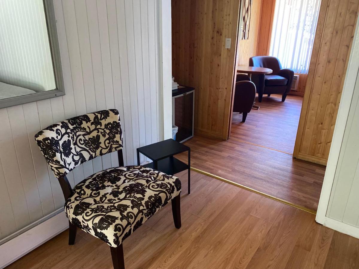 Merland Park Cottages And Motel Пиктън Екстериор снимка