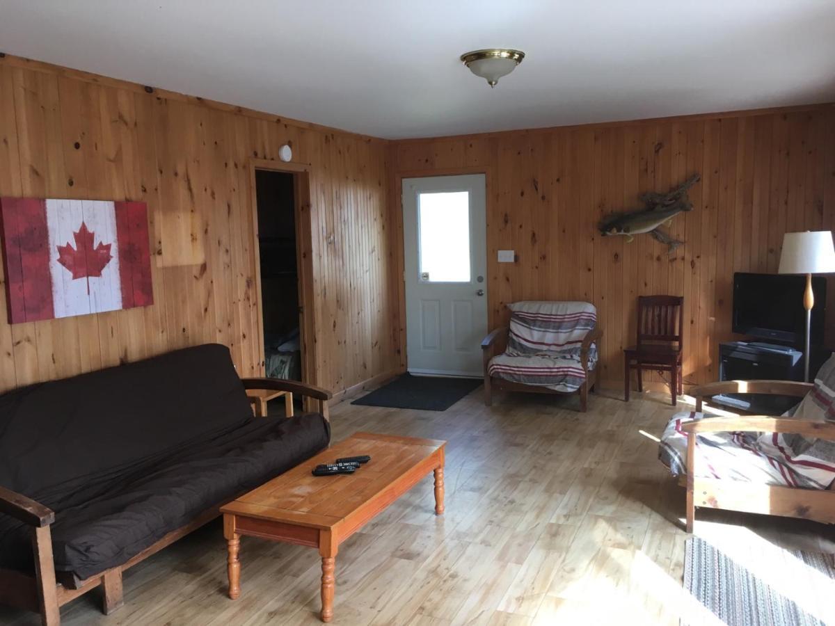 Merland Park Cottages And Motel Пиктън Екстериор снимка
