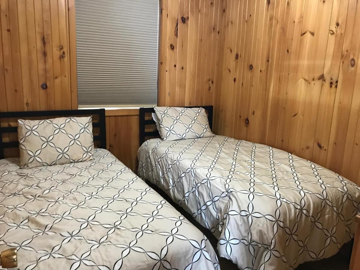 Merland Park Cottages And Motel Пиктън Екстериор снимка