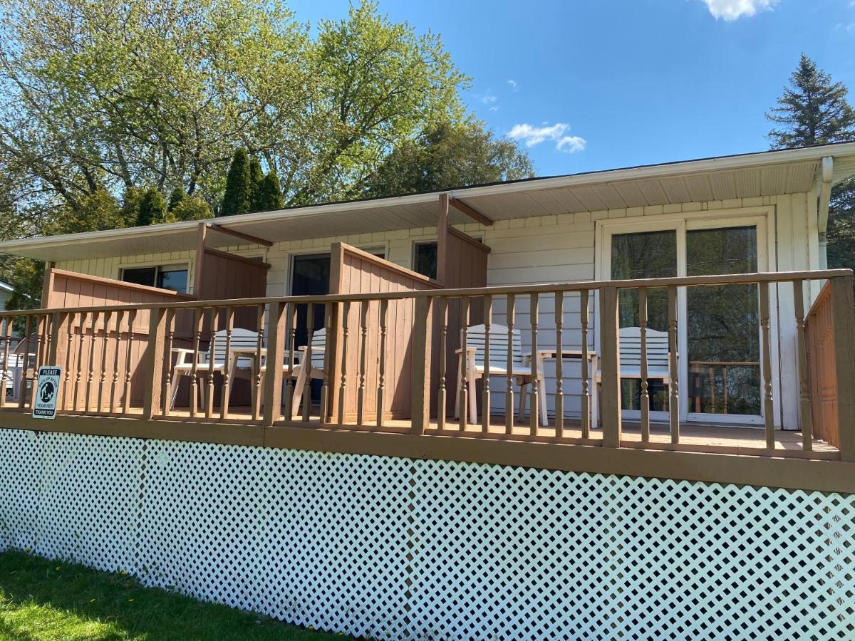 Merland Park Cottages And Motel Пиктън Екстериор снимка