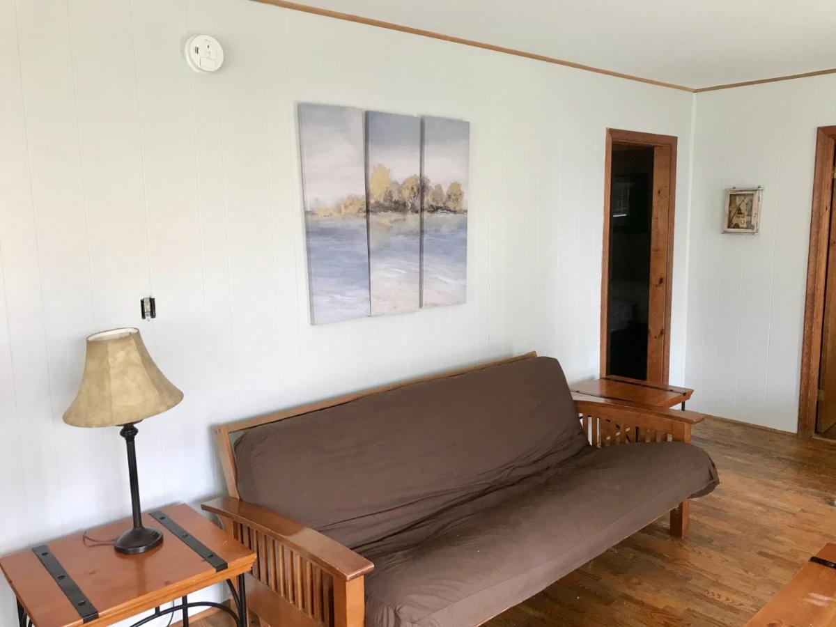 Merland Park Cottages And Motel Пиктън Екстериор снимка