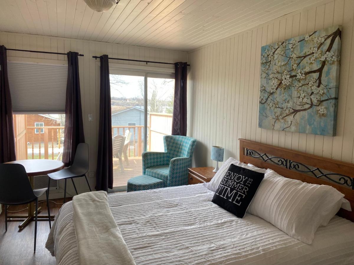 Merland Park Cottages And Motel Пиктън Екстериор снимка