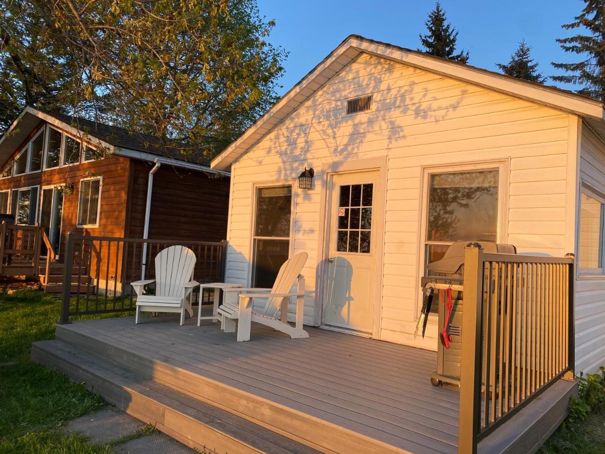 Merland Park Cottages And Motel Пиктън Екстериор снимка