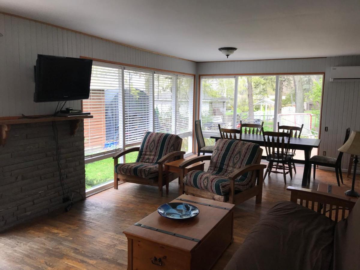 Merland Park Cottages And Motel Пиктън Екстериор снимка