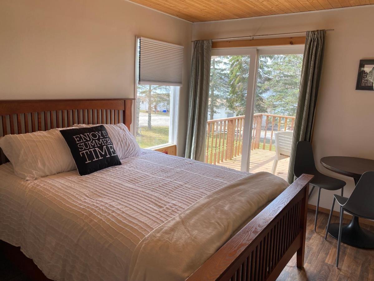 Merland Park Cottages And Motel Пиктън Екстериор снимка