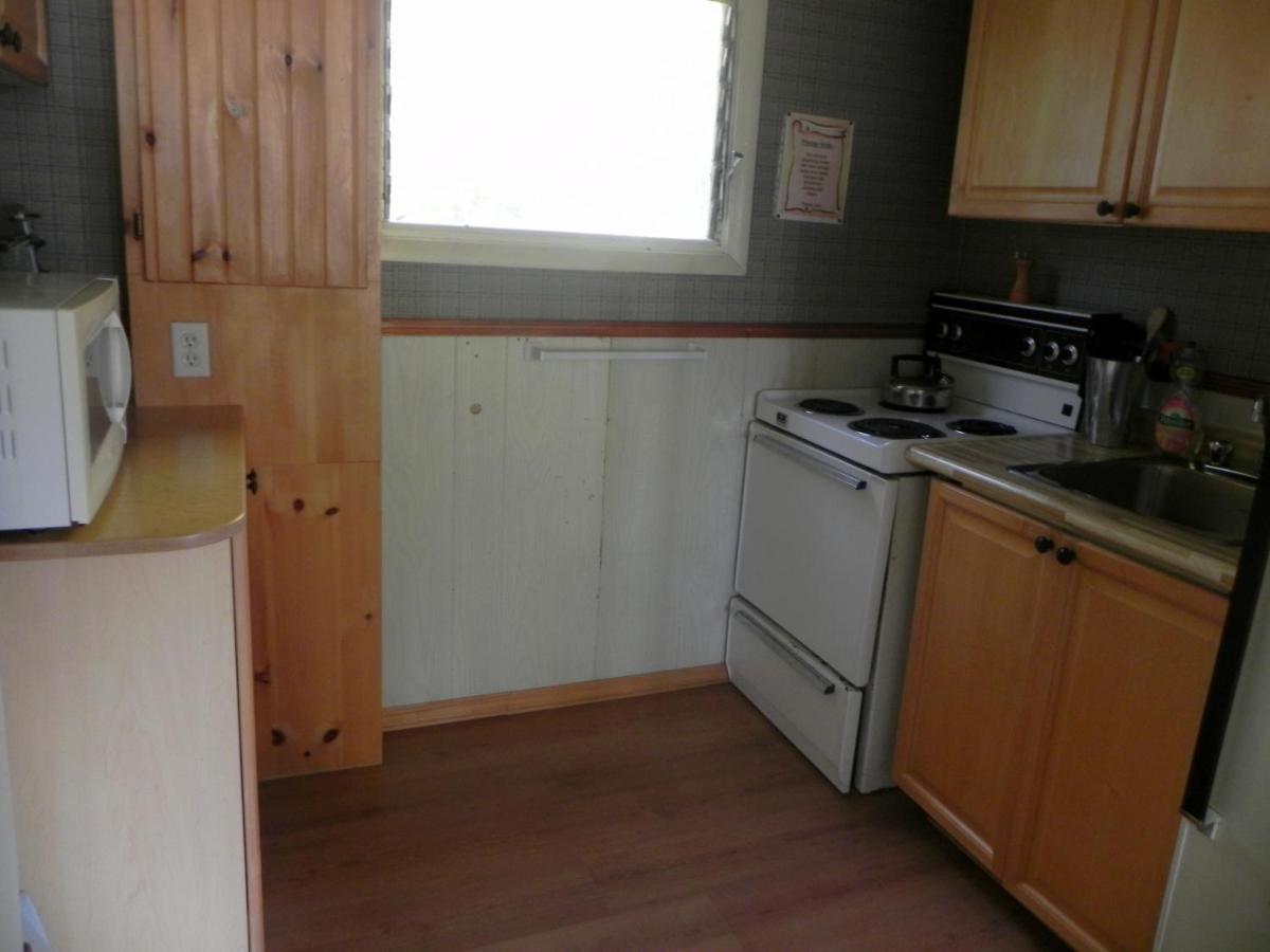Merland Park Cottages And Motel Пиктън Екстериор снимка
