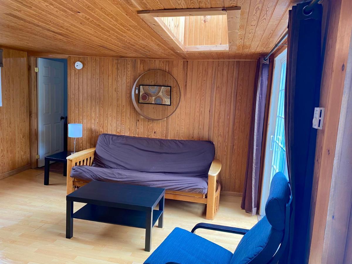 Merland Park Cottages And Motel Пиктън Екстериор снимка