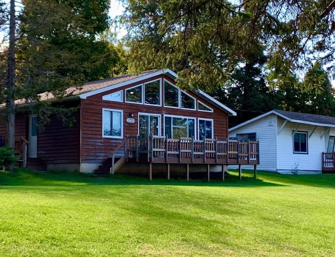 Merland Park Cottages And Motel Пиктън Екстериор снимка