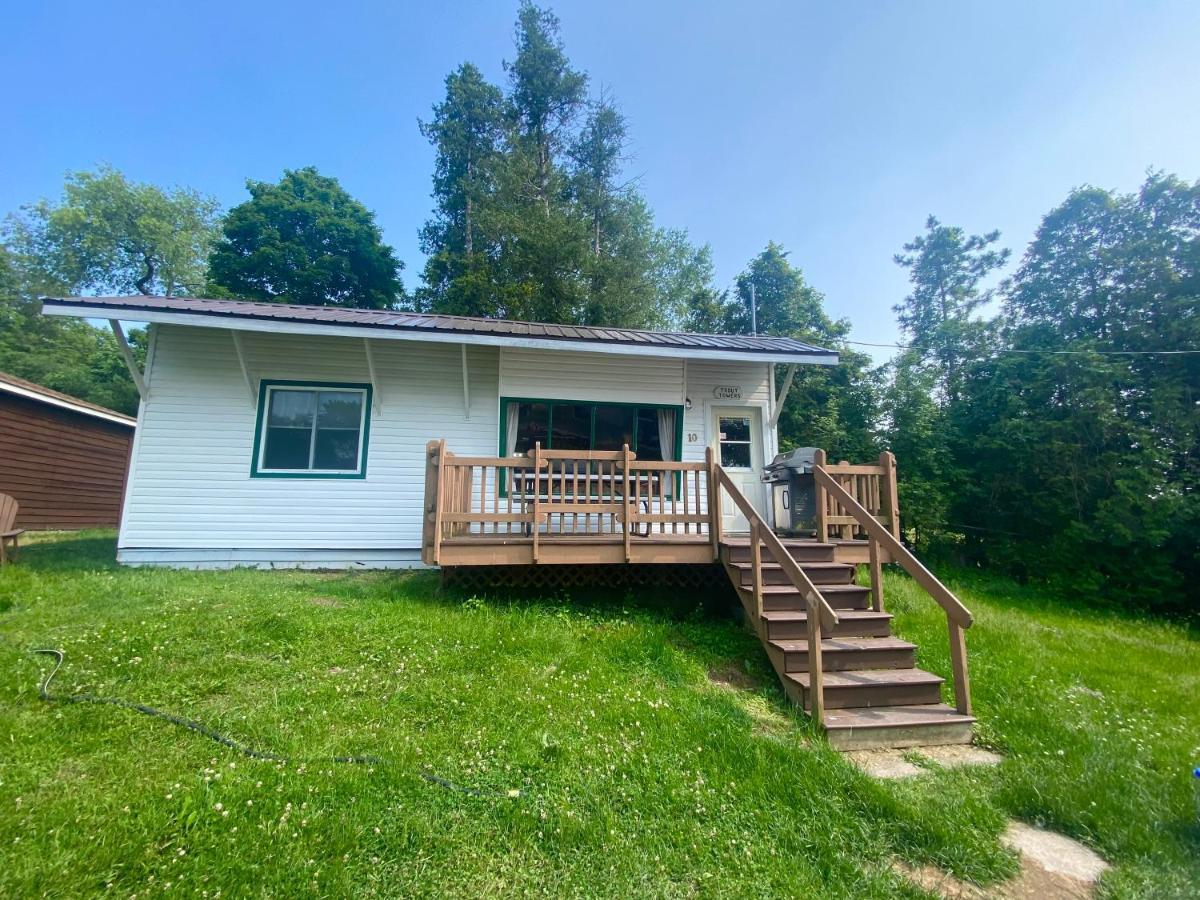 Merland Park Cottages And Motel Пиктън Екстериор снимка