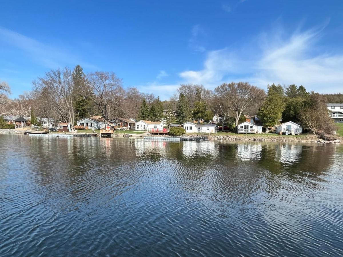 Merland Park Cottages And Motel Пиктън Екстериор снимка